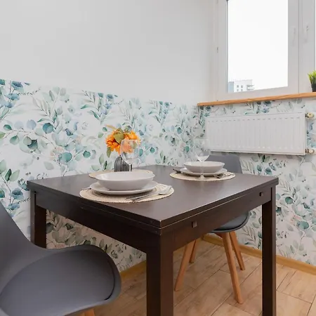 Apartamento In Center With Two Desks, Balcony And Separate Kitchen By Renters Gdańsk