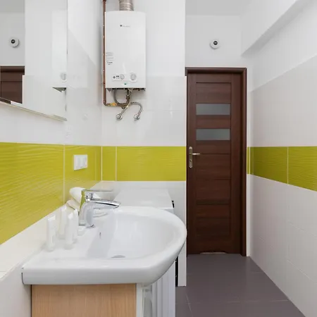 Apartamento In Center With Two Desks, Balcony And Separate Kitchen By Renters Gdańsk