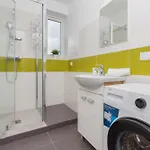 In Center With Two Desks, Balcony And Separate Kitchen By Renters Апартаменты Гданьск