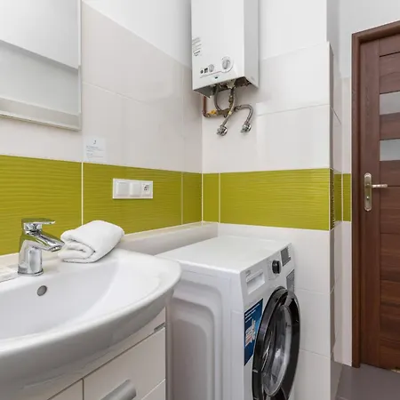 Apartman In Center With Two Desks, Balcony And Separate Kitchen By Renters Gdańsk