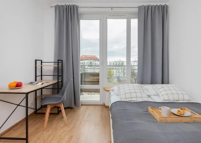Apartamento In Center With Two Desks, Balcony And Separate Kitchen By Renters Gdańsk